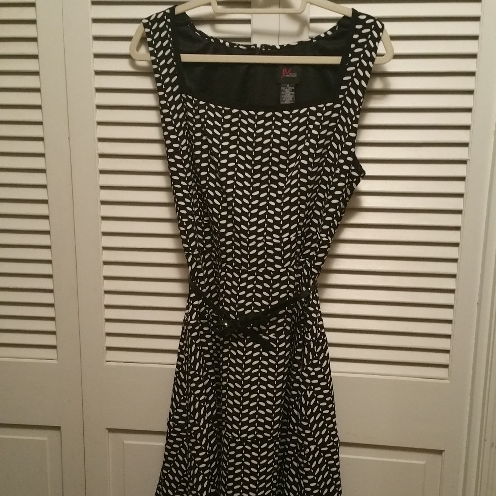 Square Neck, Flounced Hem Sleeveless Dress